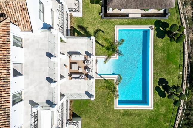 Exquisite Villa in El Madroñal with Breathtaking Sea View