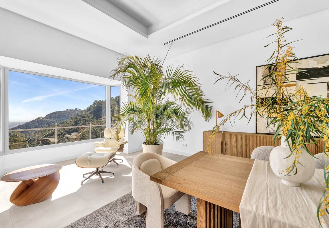 Exquisite Villa in El Madroñal with Breathtaking Sea View