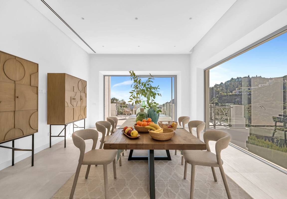 Exquisite Villa in El Madroñal with Breathtaking Sea View