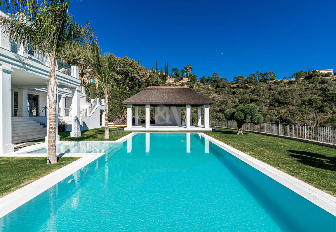 Exquisite Villa in El Madroñal with Breathtaking Sea View