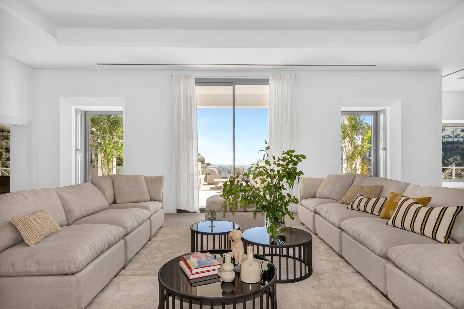 Wybitna willa w El Madroñal z widokiem na morze