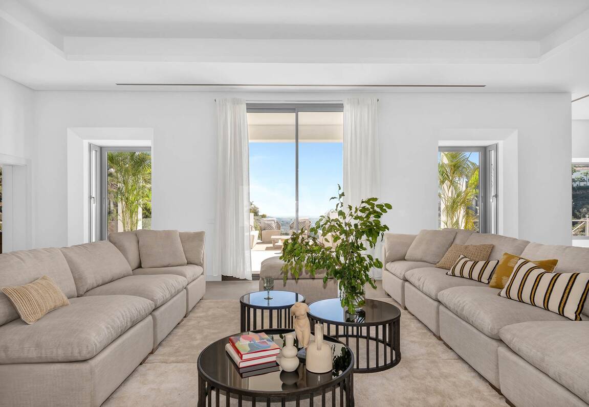 Exquisite Villa in El Madroñal with Breathtaking Sea View