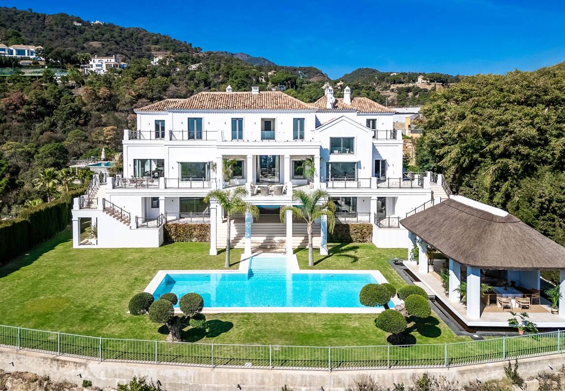 Exquisite Villa in El Madroñal with Breathtaking Sea View