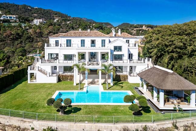 Exquisite Villa in El Madroñal with Breathtaking Sea View