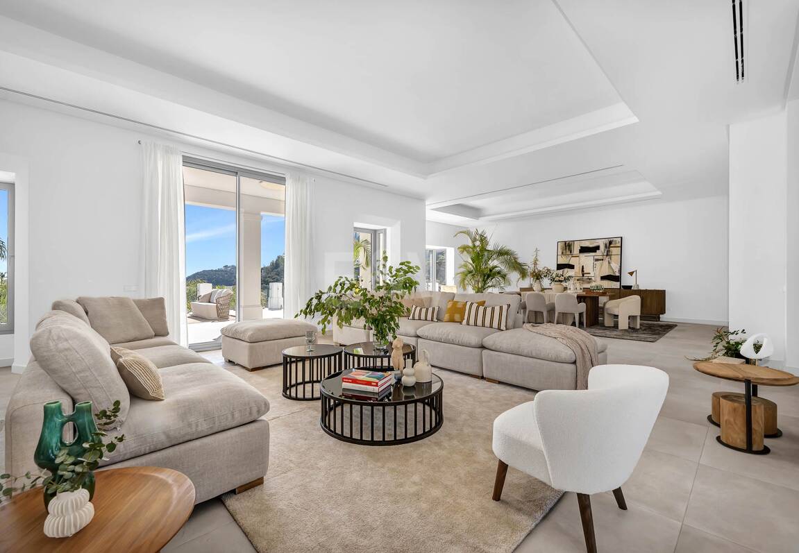 Exquisite Villa in El Madroñal with Breathtaking Sea View