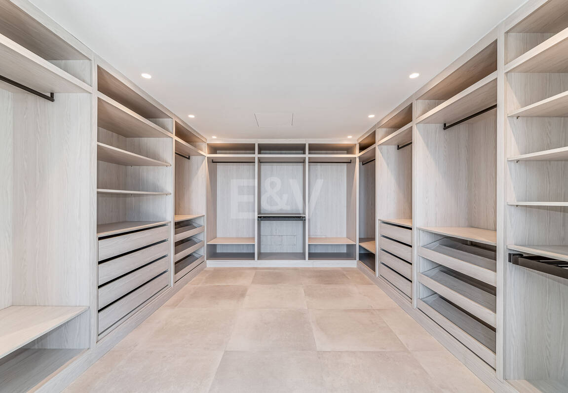 Exquisite Villa in El Madroñal with Breathtaking Sea View