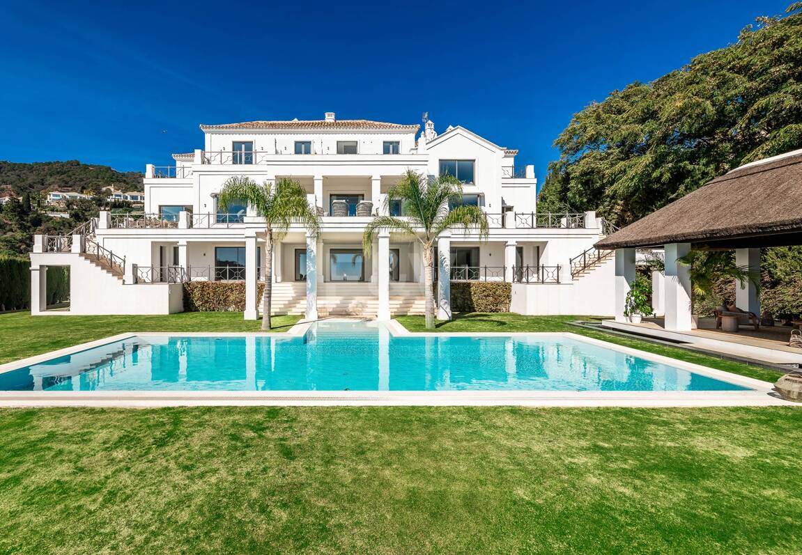 Exquisite Villa in El Madroñal with Breathtaking Sea View