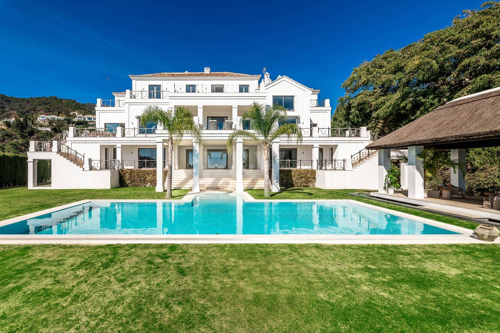 Exquisite Villa in El Madroñal with Breathtaking Sea View