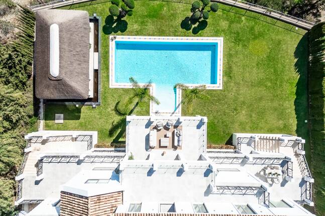 Exquisite Villa in El Madroñal with Breathtaking Sea View