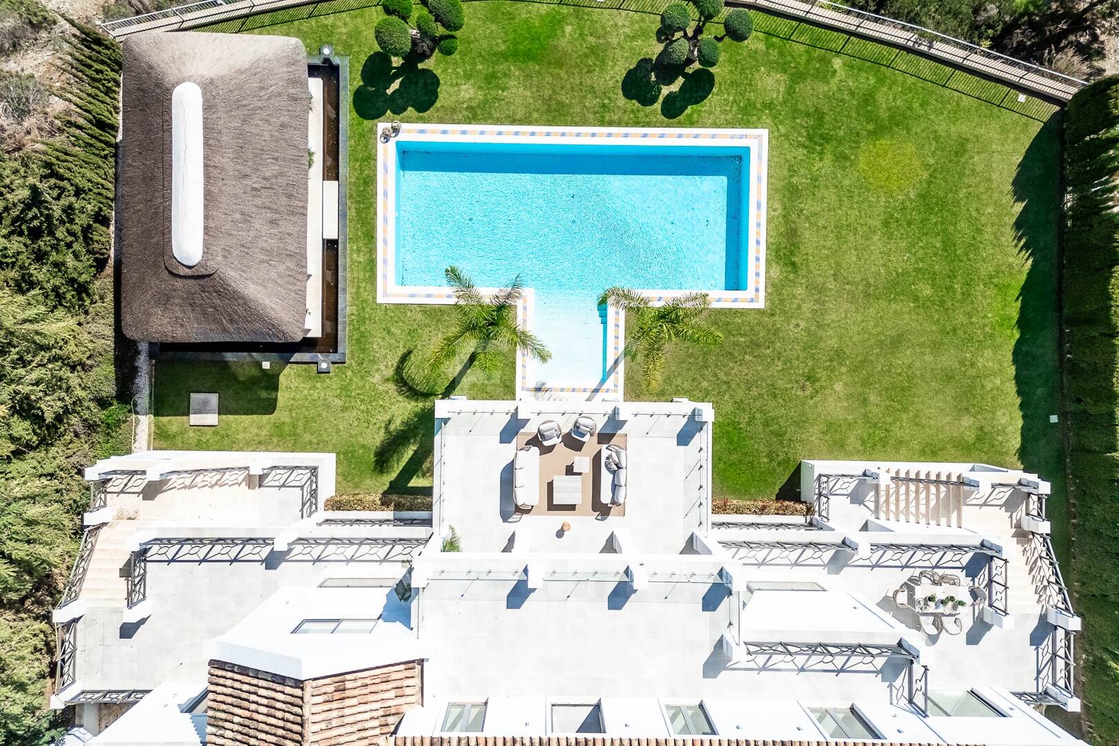 Exquisite Villa in El Madroñal with Breathtaking Sea View