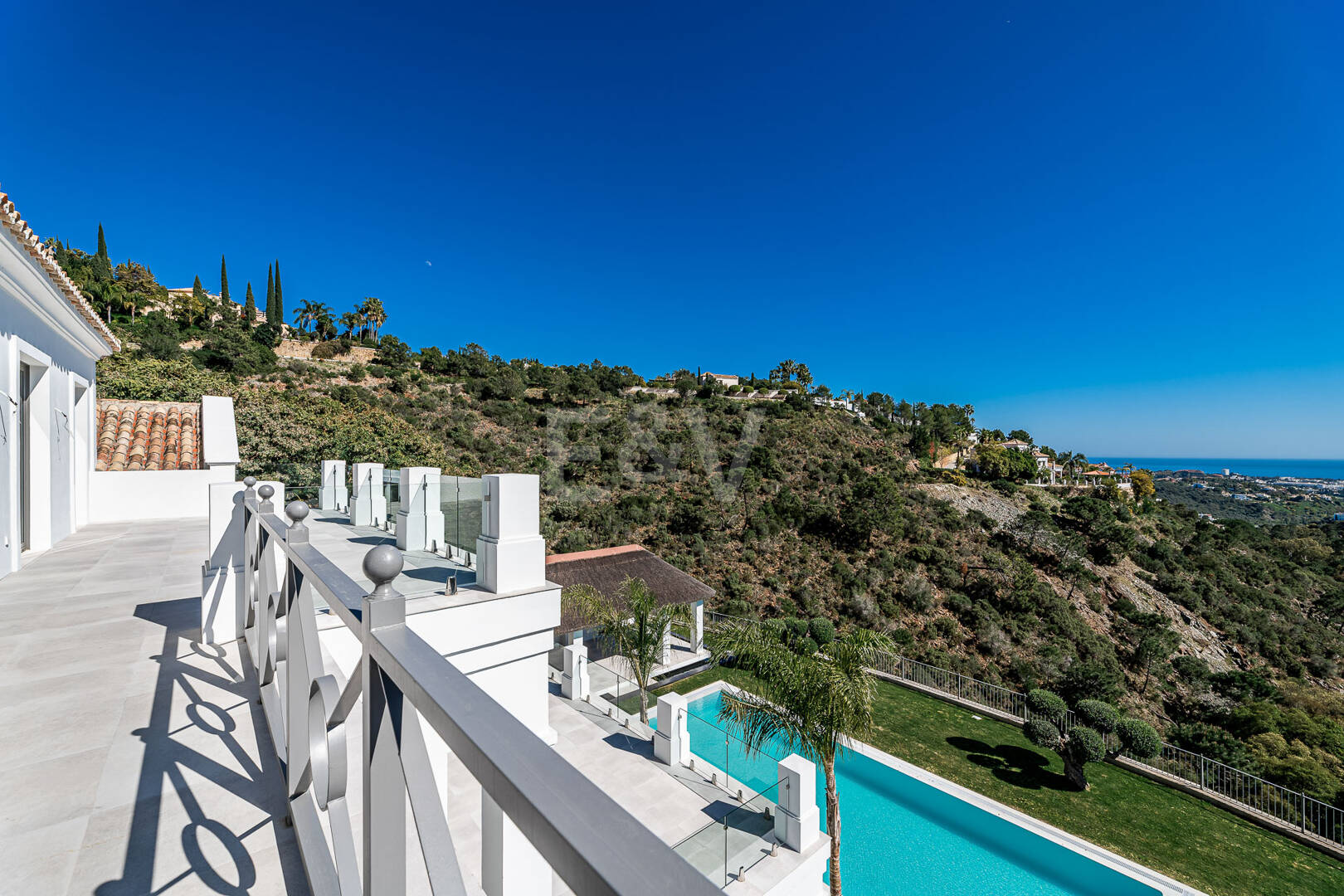 Exquisite Villa in El Madroñal with Breathtaking Sea View