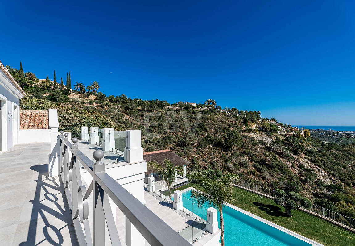 Exquisite Villa in El Madroñal with Breathtaking Sea View