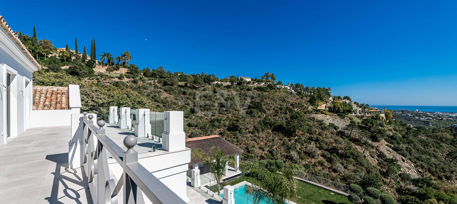 Utsökt Villa i El Madroñal med havsutsikt
