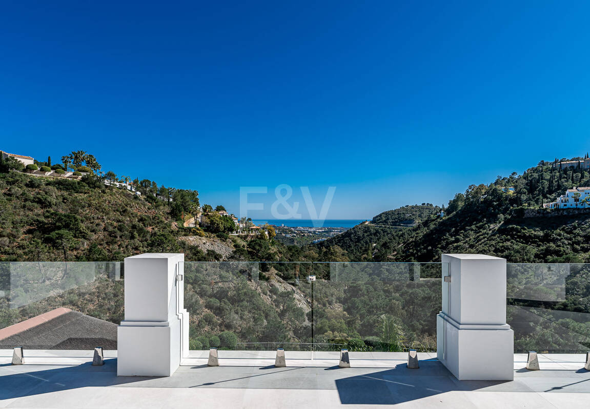 Exquisite Villa in El Madroñal with Breathtaking Sea View