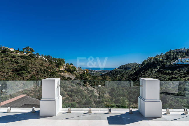 Exquisite Villa in El Madroñal with Breathtaking Sea View