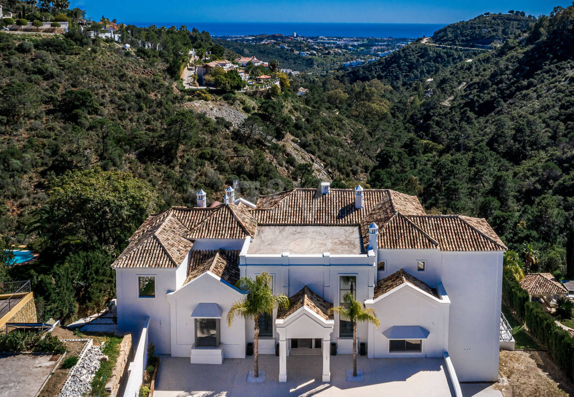 Exquisite Villa in El Madroñal with Breathtaking Sea View