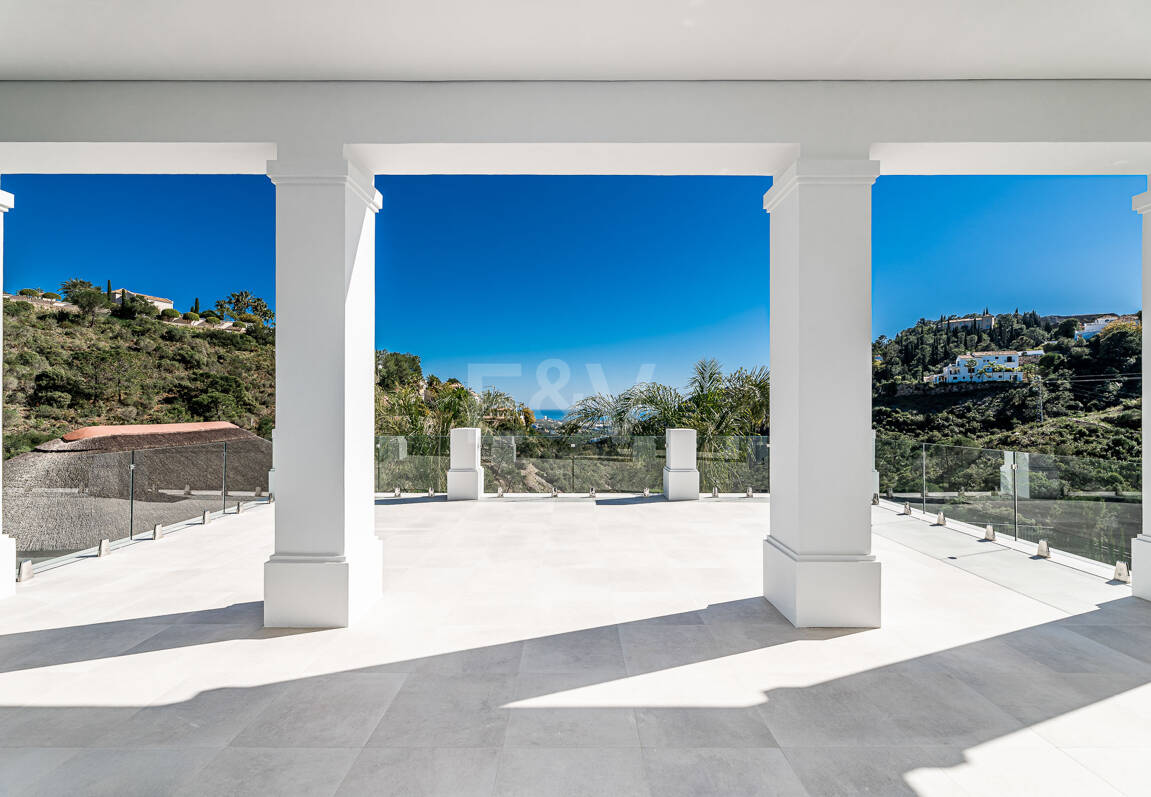 Exquisite Villa in El Madroñal with Breathtaking Sea View