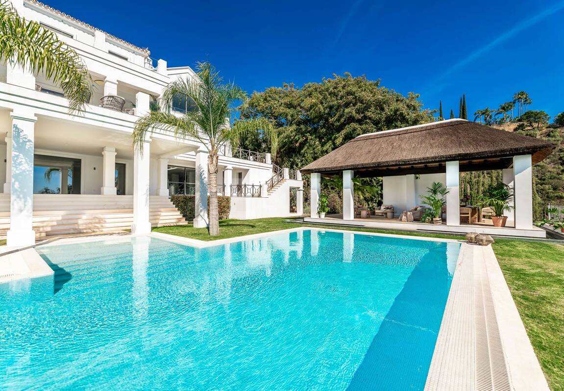 Exquisite Villa in El Madroñal with Breathtaking Sea View