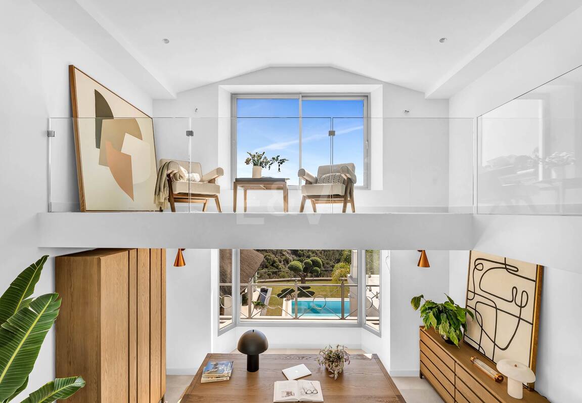 Exquisite Villa in El Madroñal with Breathtaking Sea View