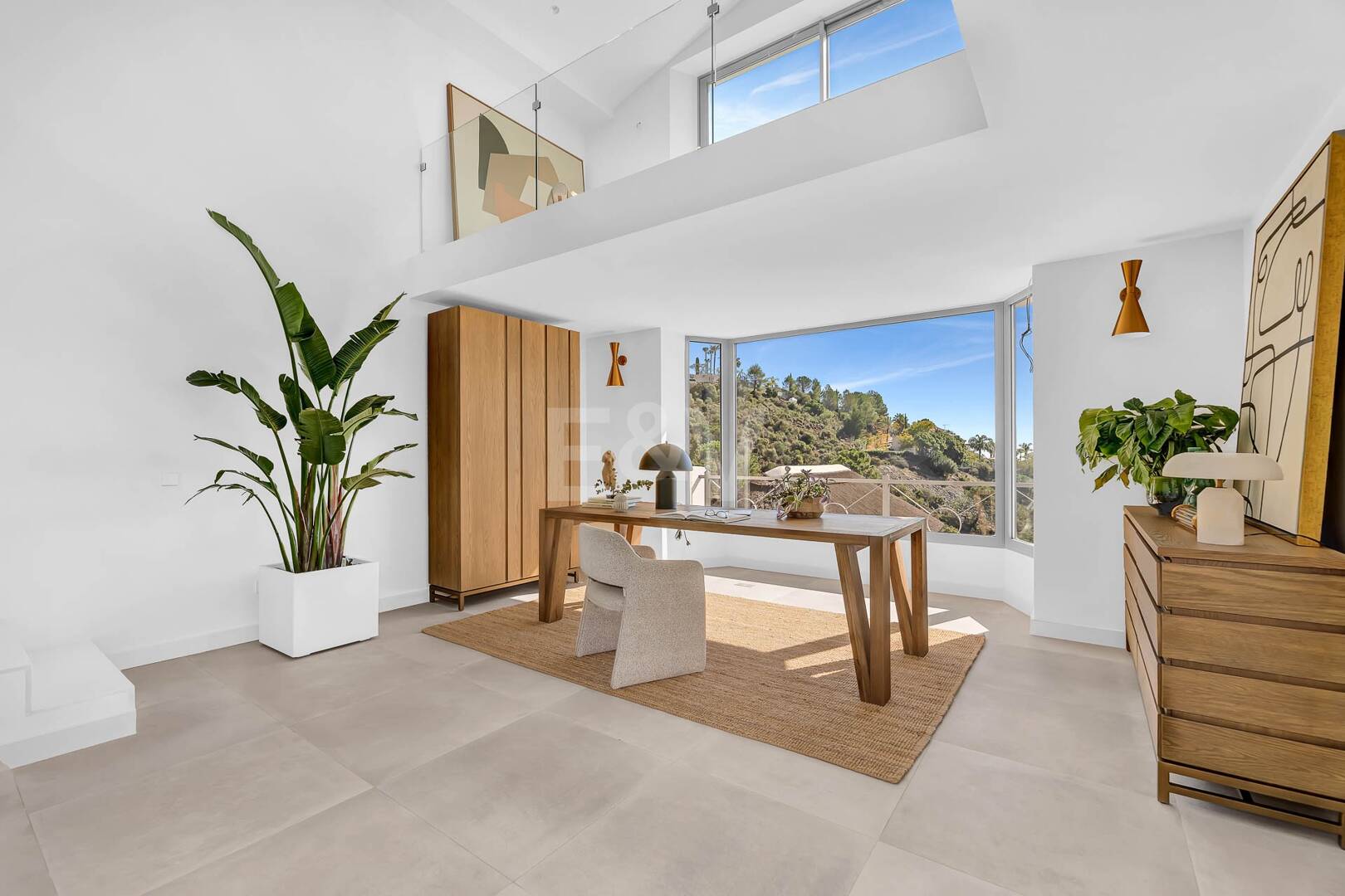 Wybitna willa w El Madroñal z widokiem na morze