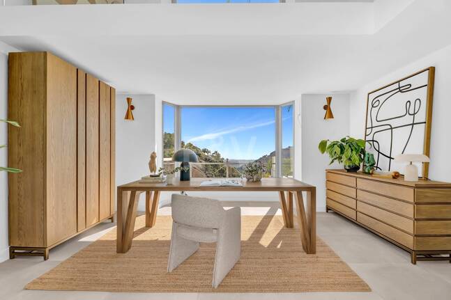 Exquisite Villa in El Madroñal with Breathtaking Sea View