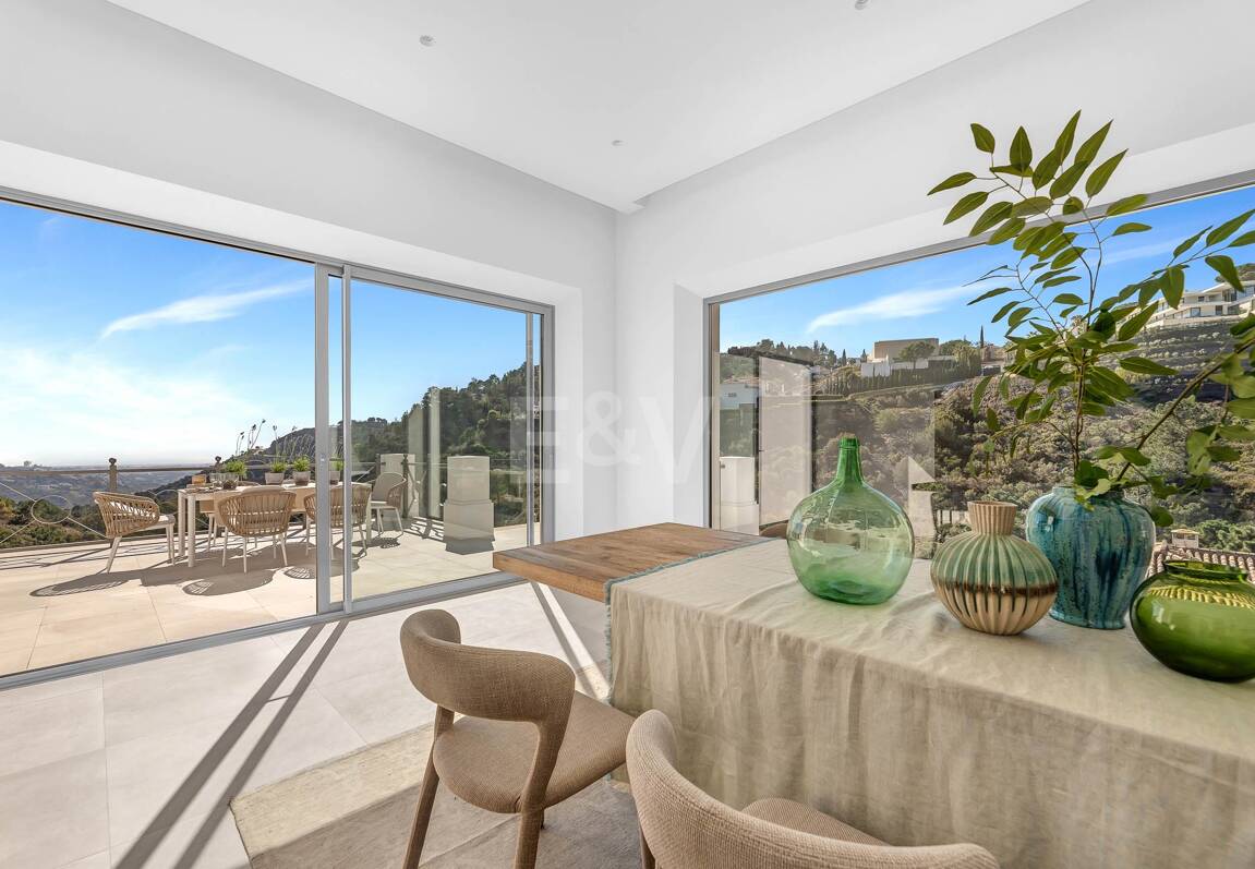 Exquisite Villa in El Madroñal with Breathtaking Sea View