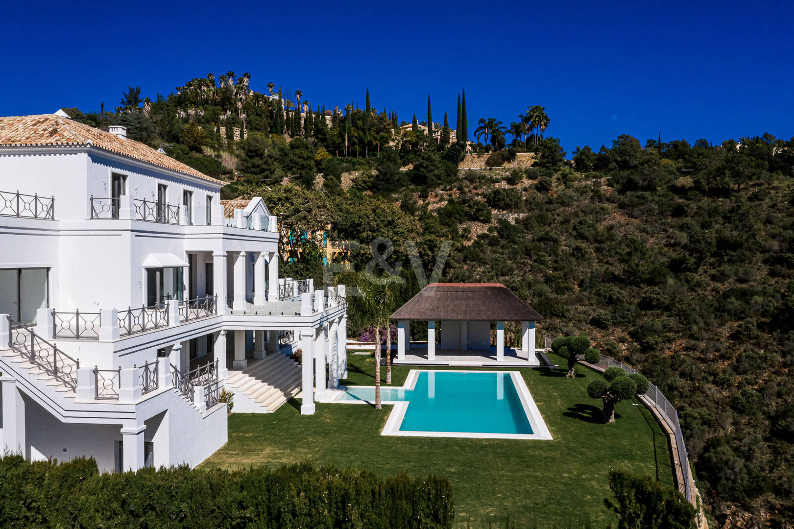 Exquisite Villa in El Madroñal with Breathtaking Sea View