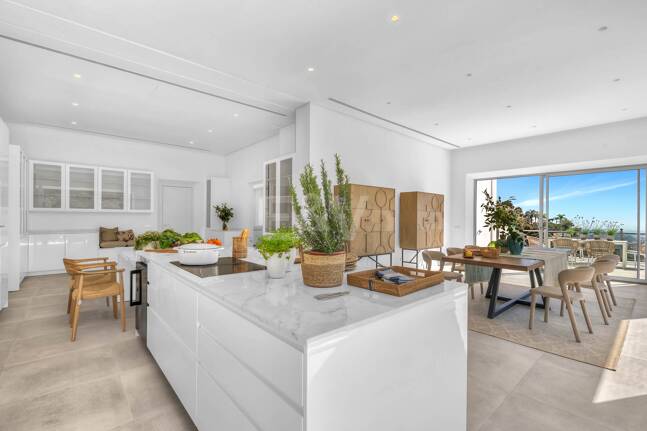 Exquisite Villa in El Madroñal with Breathtaking Sea View