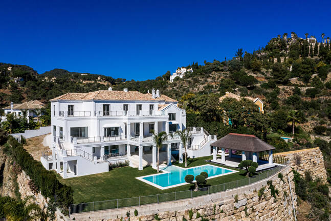 Exquisite Villa in El Madroñal with Breathtaking Sea View