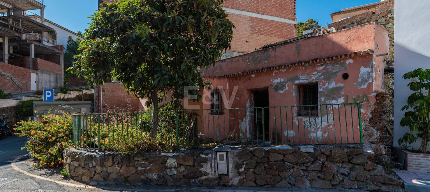 Investment opportunity land in the center of Benahavis