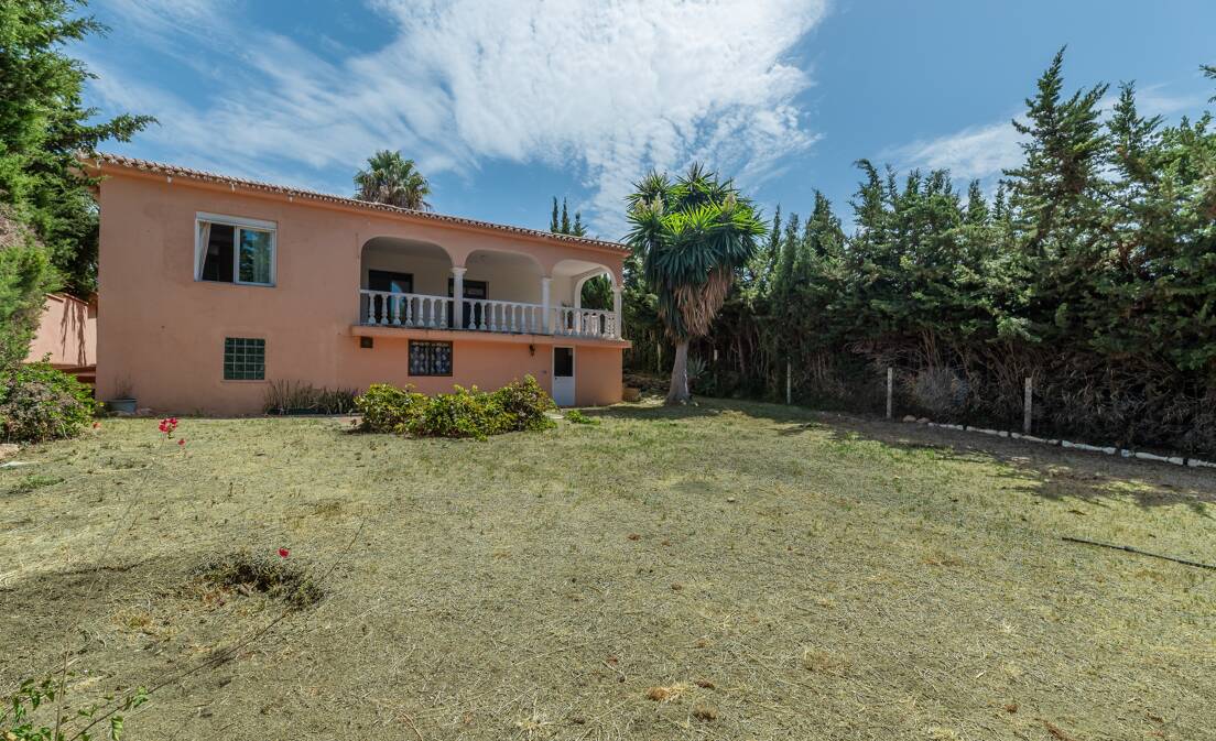 Villa for Refurbishment in Rio Real