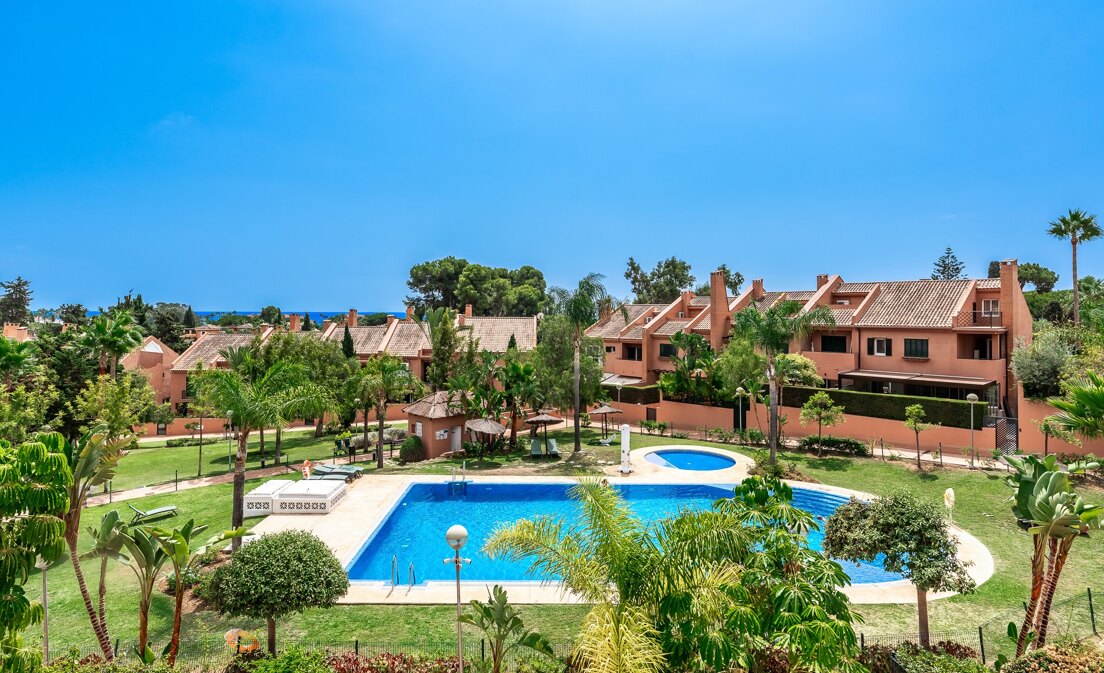 Maison jumelée avec piscine à quelques minutes de la plage de Los Monteros