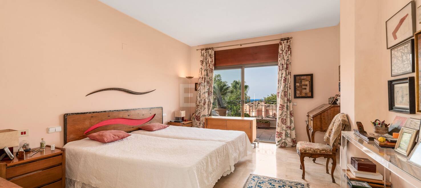 Duplex Penthouse with Stunning Panoramic Sea and Golf Views in the Prestigious Urbanisation Vistagolf