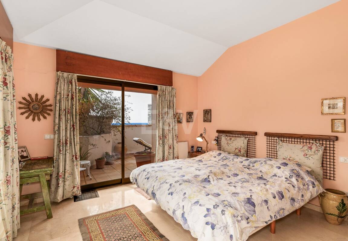 Penthouse Duplex avec vue panoramique sur la mer et le golf dans la prestigieuse urbanisation Vistagolf