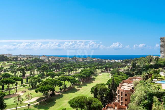 Penthouse Duplex avec vue panoramique sur la mer et le golf dans la prestigieuse urbanisation Vistagolf