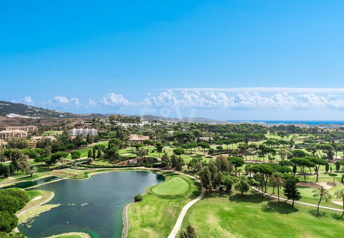 Penthouse Duplex avec vue panoramique sur la mer et le golf dans la prestigieuse urbanisation Vistagolf