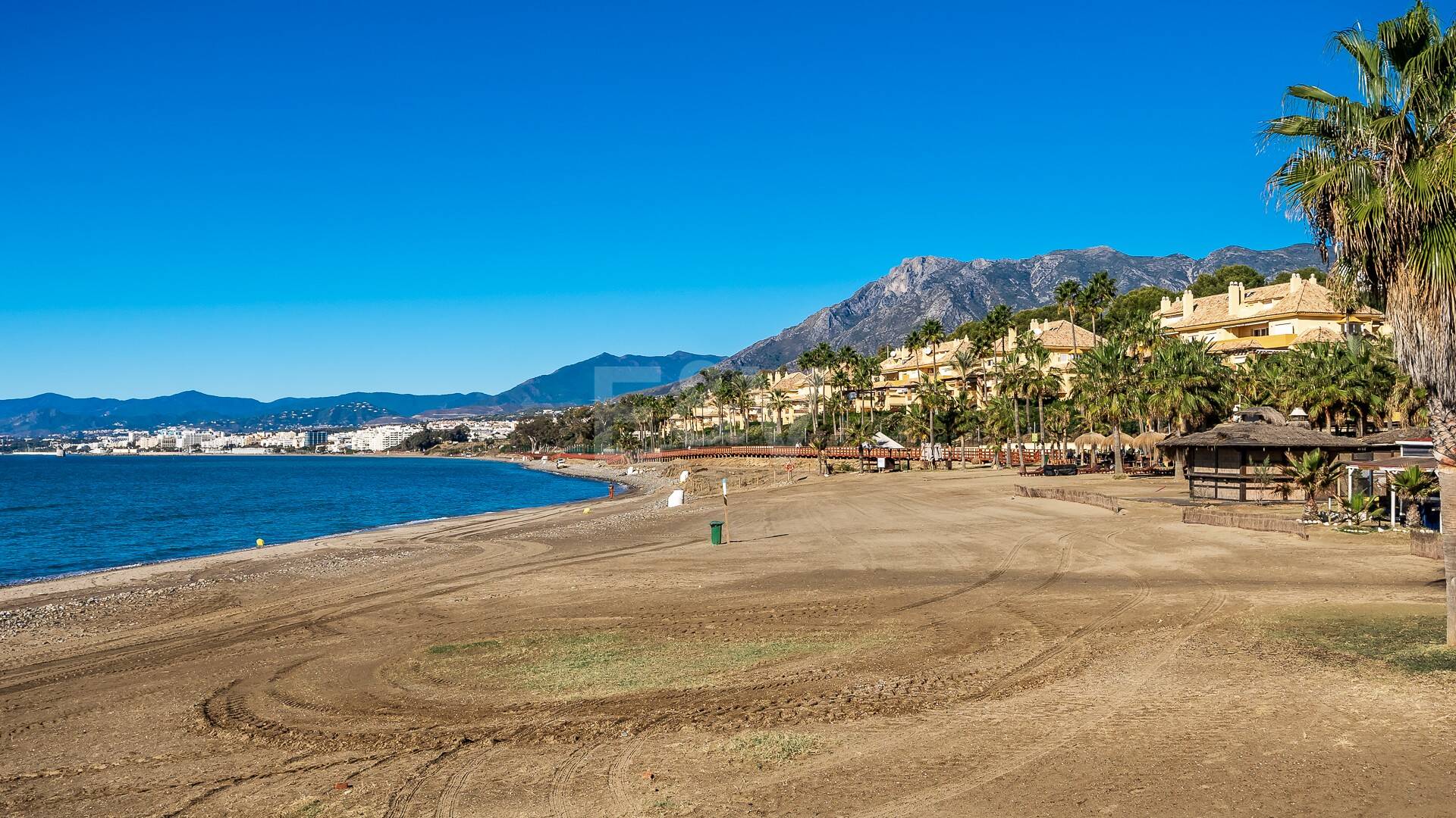 Duplex-Penthouse mit atemberaubendem Panoramablick auf das Meer und den Golfplatz in der prestigeträchtigen Urbanisation Vistagolf