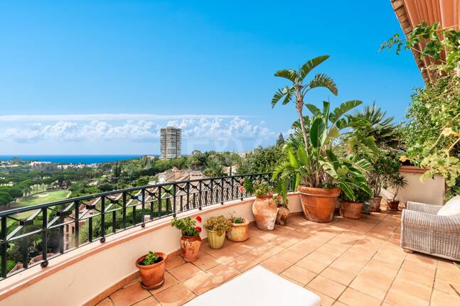 Penthouse Duplex avec vue panoramique sur la mer et le golf dans la prestigieuse urbanisation Vistagolf