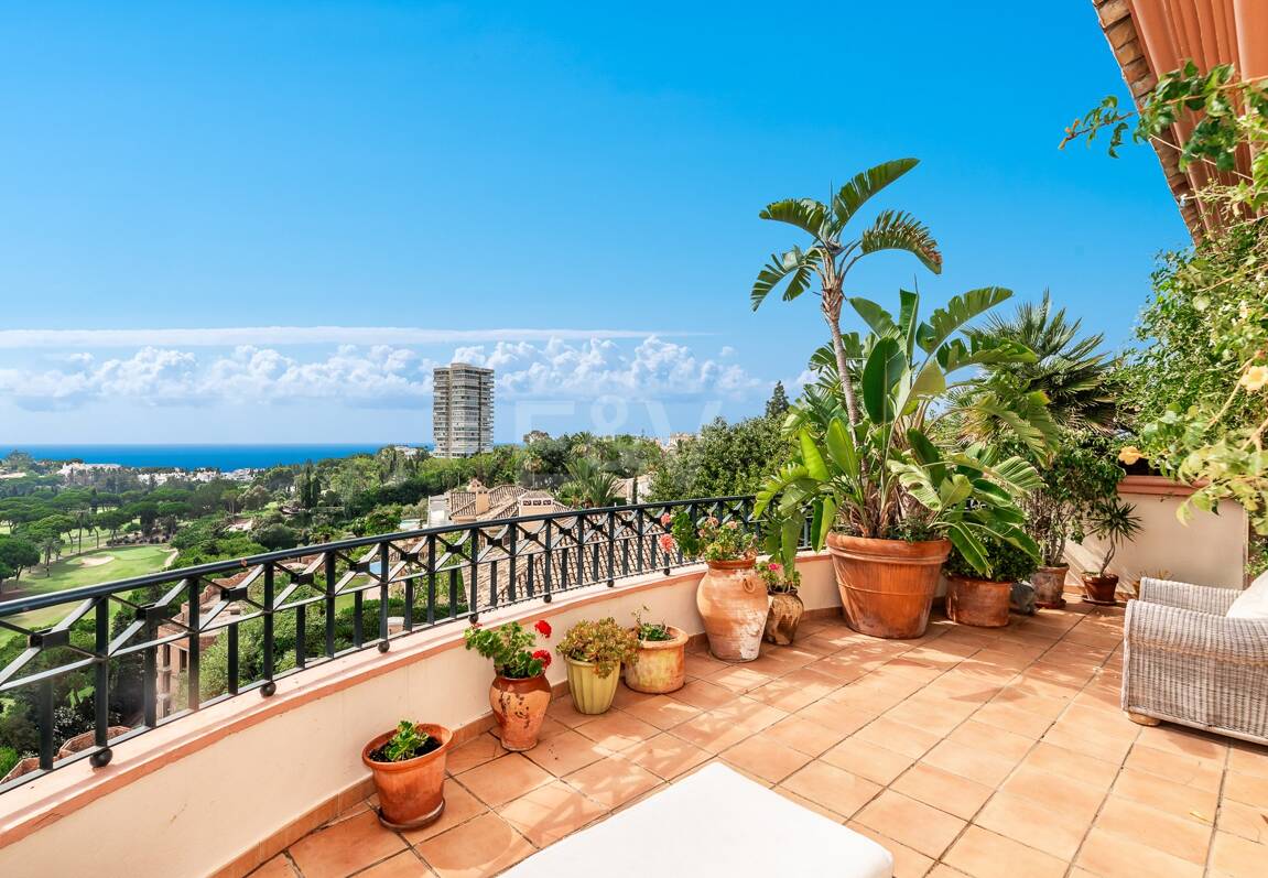 Penthouse Duplex avec vue panoramique sur la mer et le golf dans la prestigieuse urbanisation Vistagolf