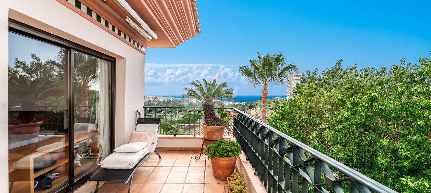 Duplex Penthouse with Stunning Panoramic Sea and Golf Views in the Prestigious Urbanisation Vistagolf