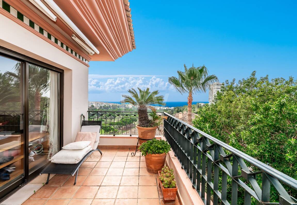 Penthouse Duplex avec vue panoramique sur la mer et le golf dans la prestigieuse urbanisation Vistagolf