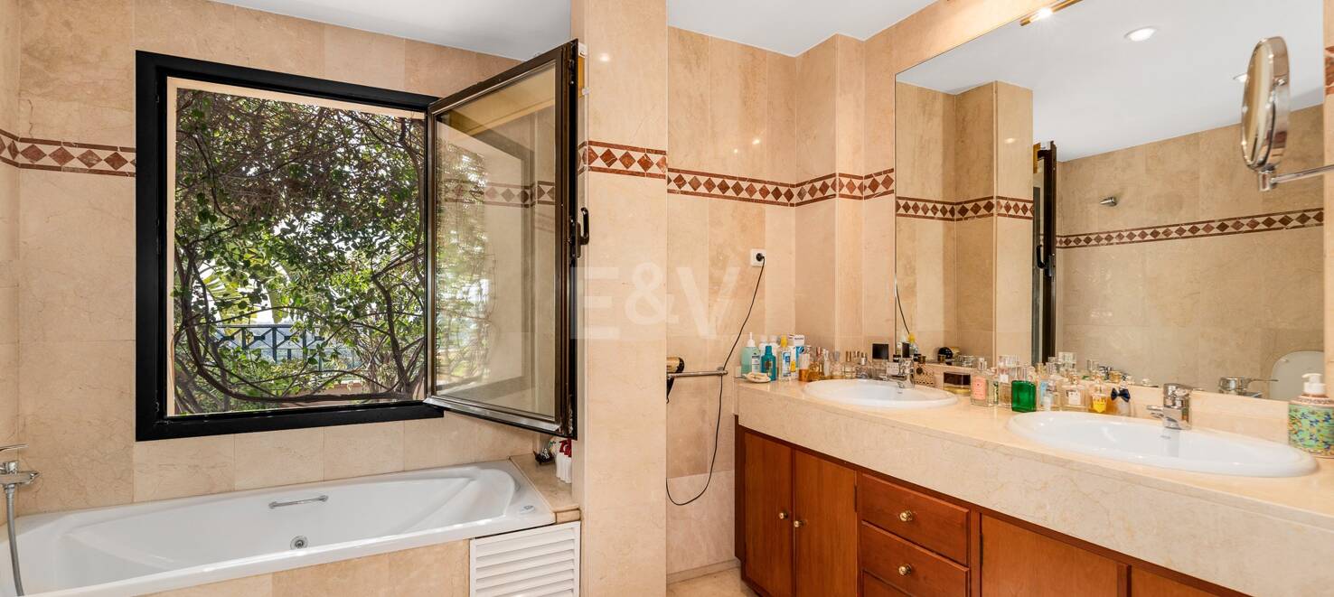 Duplex Penthouse with Stunning Panoramic Sea and Golf Views in the Prestigious Urbanisation Vistagolf