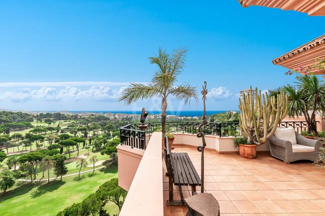 Penthouse Duplex avec vue panoramique sur la mer et le golf dans la prestigieuse urbanisation Vistagolf