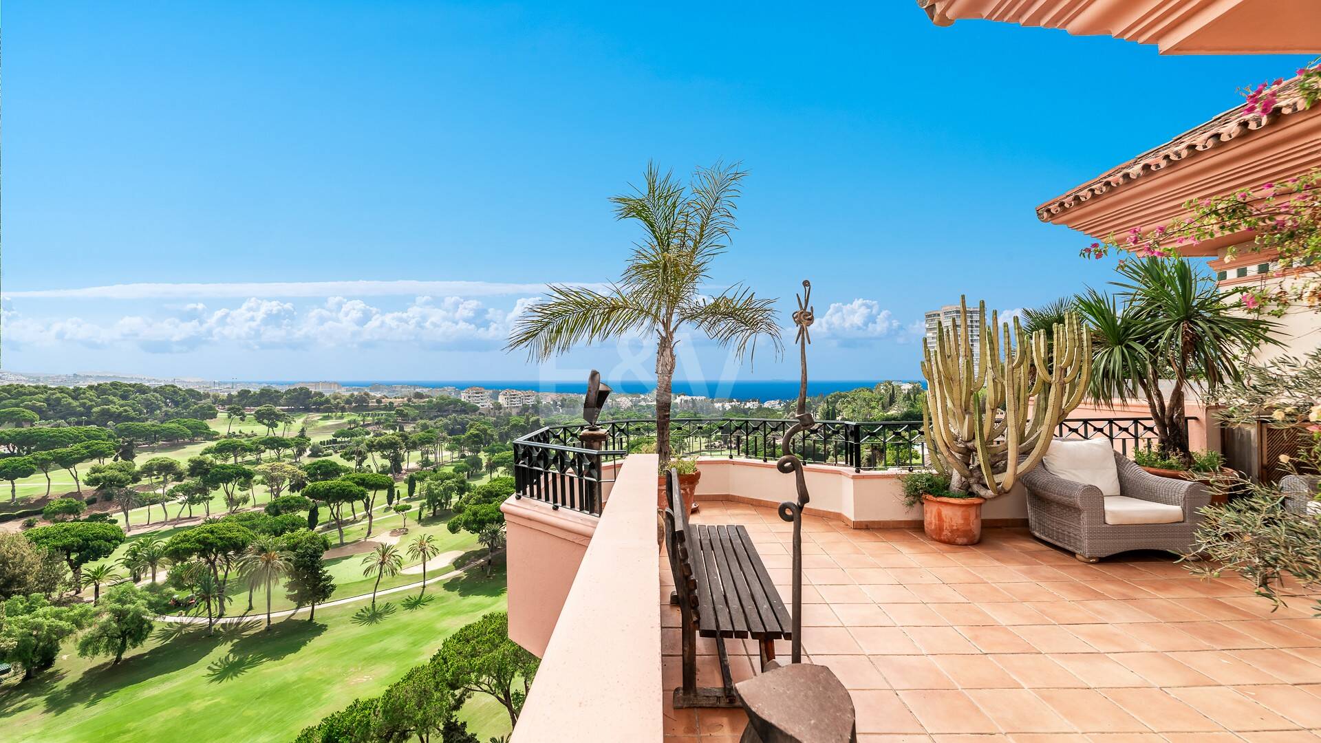 Penthouse Duplex avec vue panoramique sur la mer et le golf dans la prestigieuse urbanisation Vistagolf