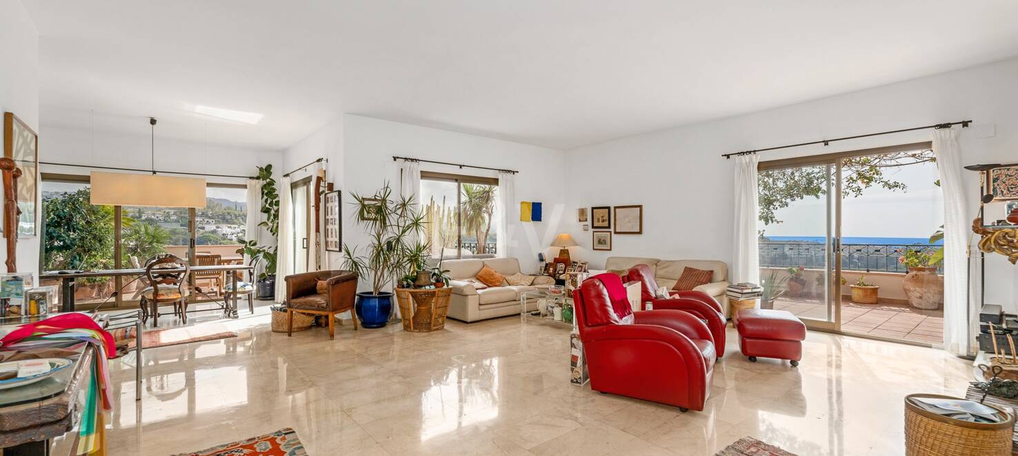Duplex Penthouse with Stunning Panoramic Sea and Golf Views in the Prestigious Urbanisation Vistagolf