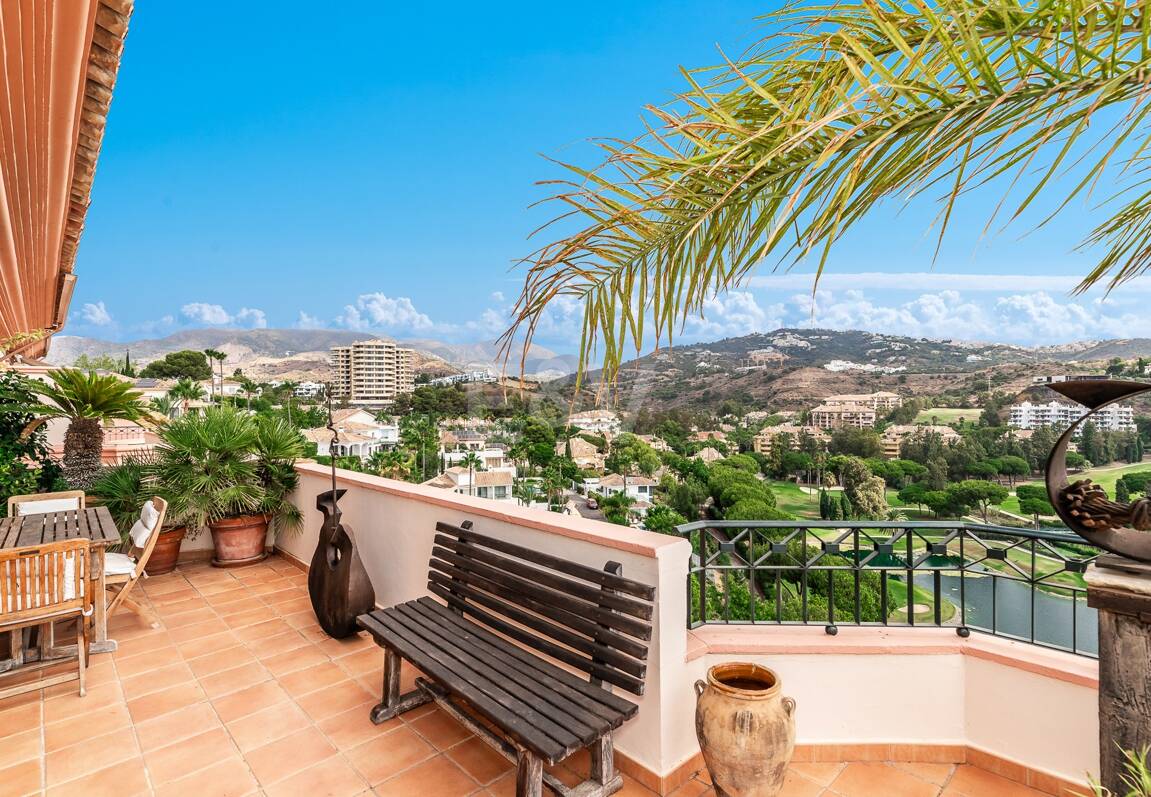 Penthouse Duplex avec vue panoramique sur la mer et le golf dans la prestigieuse urbanisation Vistagolf