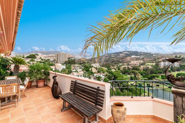 Penthouse Duplex avec vue panoramique sur la mer et le golf dans la prestigieuse urbanisation Vistagolf