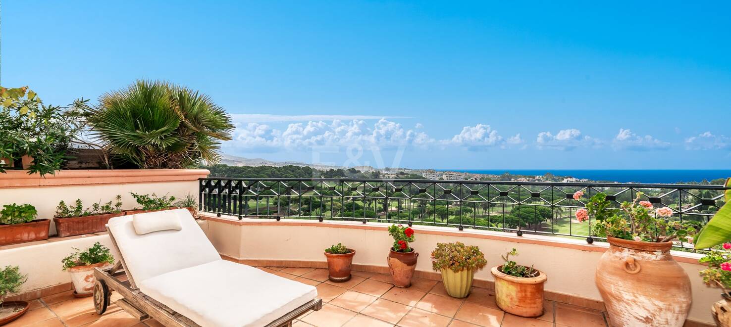 Duplex Penthouse with Stunning Panoramic Sea and Golf Views in the Prestigious Urbanisation Vistagolf