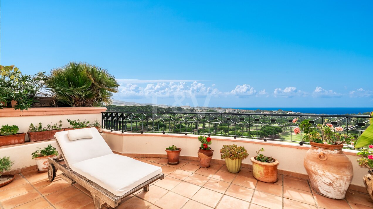 Duplex Penthouse with Stunning Panoramic Sea and Golf Views in the Prestigious Urbanisation Vistagolf