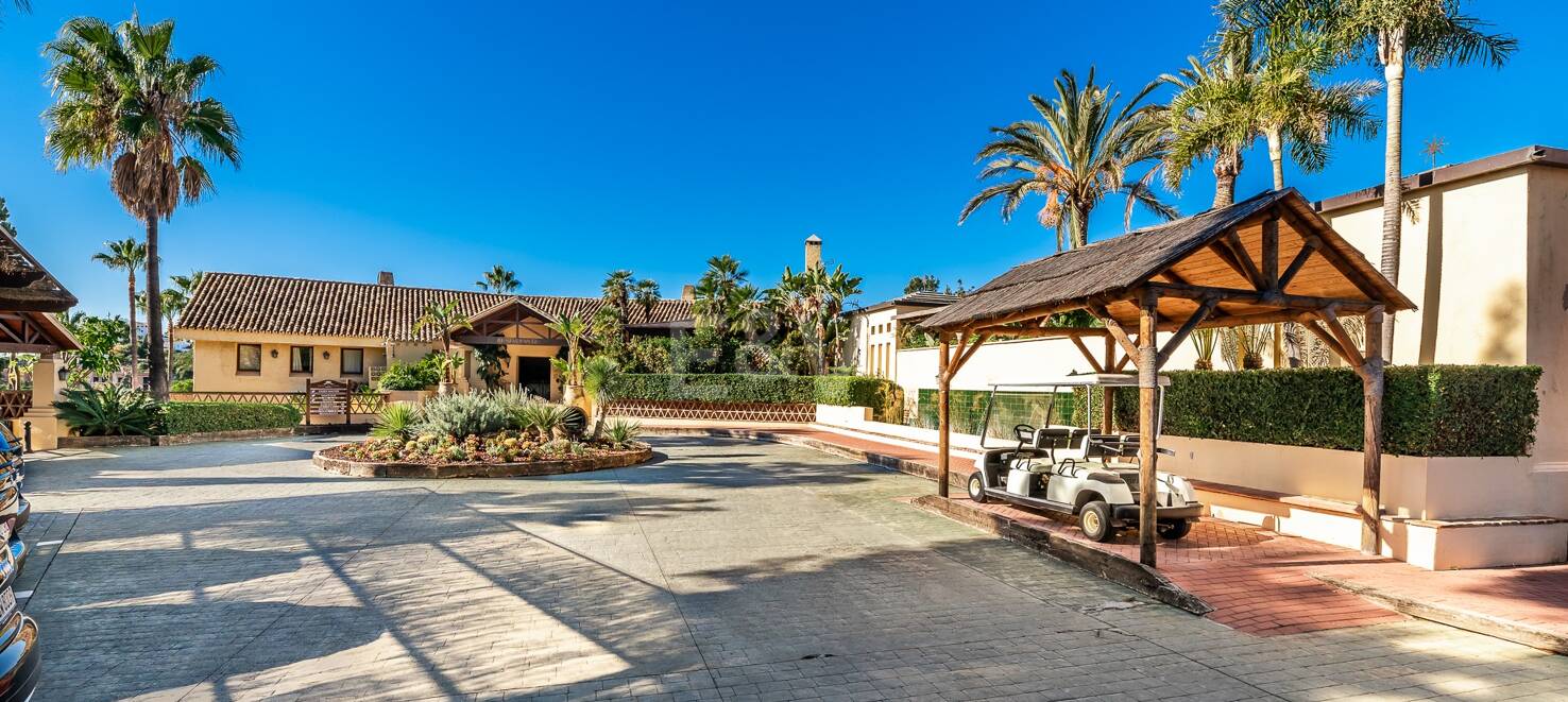 Duplex Penthouse with Stunning Panoramic Sea and Golf Views in the Prestigious Urbanisation Vistagolf